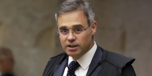 André Mendonça homologa delação de doleiro em investigação sobre recursos ligados a filme de Bolsonaro