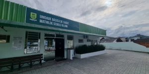 Chuva causa infiltrações e interrompe atendimentos na UBS Estrada Nova em Jaraguá do Sul