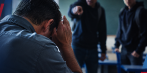 Funcionário de escola é ameaçado e empurrado por  adolescentes em Jaraguá do Sul