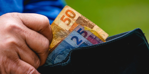 Renda média do catarinense sobe para R$ 3,9 mil e fica entre as maiores do Brasil
