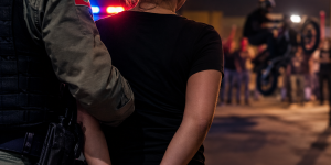 Mulher é detida por desacato, ameaça e desobediência em Guaramirim