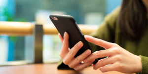 Governo cria regras para bloquear chamadas falsas e combater golpes por telefone
