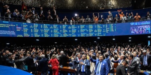 Senado aprova fim da escala 6×1; FIESC alerta para impactos na indústria de Santa Catarina