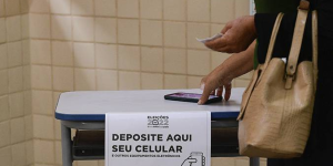 ELEIÇÕES 2026: Eleitor não poderá levar celular ou câmera para a cabine de votação