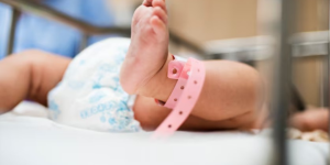 Morte de bebê por meningite acende alerta em SC; estado já soma casos e óbitos em 2026