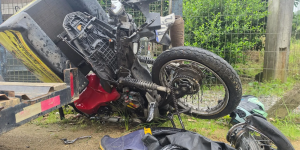 Jovem de 19 anos morre após colisão entre moto e carro na SC-108, em Massaranduba