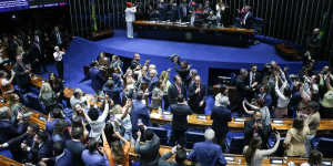 Fecomércio SC e CNC criticam aprovação da PEC que prevê fim da escala 6×1