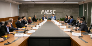 FIESC, governo e representantes do setor industrial montam grupo de trabalho por medidas contra “Segundo Tarifaço”