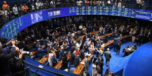 FIESC critica aprovação de proposta que reduz jornada de trabalho e alerta para impactos na economia