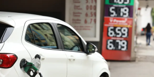 Petrobras anuncia reajuste no diesel, mas preço nas refinarias será mantido por 30 dias