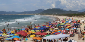 Fecomércio SC debate estratégias para temporada de verão com foco no turismo argentino
