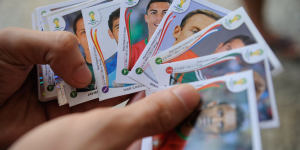 Proposta sugere campanha de troca de figurinhas da Copa em espaços públicos de Jaraguá do Sul