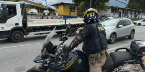 PRF reforça fiscalização nas rodovias federais de SC durante a Semana Nacional do Trânsito