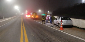 Motorista escapa ileso após capotamento na BR-280, entre Araquari e Guaramirim