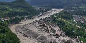 Cheias no Nepal deixam 384 viajantes desaparecidos