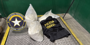 Polícia Federal apreende 40,5 kg de cocaína escondidos em carga no Porto de Itapoá
