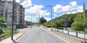Samae realiza reparos emergenciais na rede de água da Rua 25 de Julho, em Jaraguá do Sul