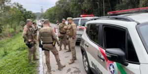 Motorista foge da PM, invade pista contrária e coloca ônibus em risco durante perseguição em Guaramirim