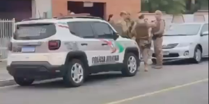 Adolescente é apreendido após atacar a própria mãe dentro de casa em Jaraguá do Sul