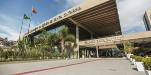 Lei que garante autonomia dos pais sobre educação sexual é destacada no plenário da Alesc