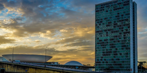 CNDL e UNECS pedem cautela em debates sobre jornada 6×1 e compras internacionais
