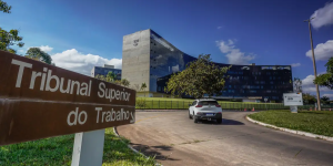 Assédio eleitoral no trabalho pode gerar demissão indireta, indenizações e até prisão