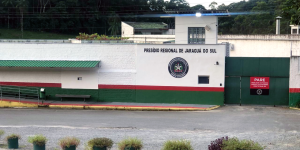 Mesmo após ampliação, presídio de Jaraguá do Sul segue superlotado e acende alerta