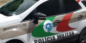 Série de conflitos entre vizinhos e casal termina em agressões, ameaça e danos na região de Jaraguá do Sul