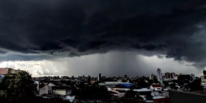 Temporal derruba rede elétrica, rompe cabos e deixa moradores sem energia na região de Jaraguá do Sul