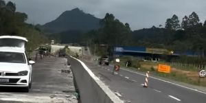 DNIT instala barreiras de concreto na BR-280 e interdita passagem em Guaramirim neste domingo