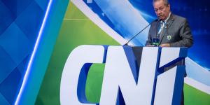 Indústria brasileira pede equilíbrio institucional e alerta para riscos à economia