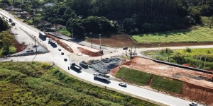 Viaduto de grande porte avança e marca nova fase da duplicação da SC-108 na região de Guaramirim
