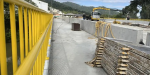 Pontilhão no Jaraguazinho é interditado para obras e trânsito terá mudanças por 20 dias