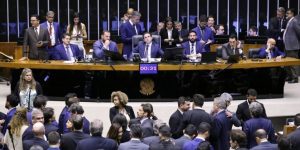 Câmara aprova projeto que isenta do IR quem ganha até R$ 5 mil