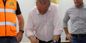 77 milhões: Jorginho assina ordem de serviço na SC 108