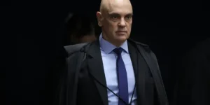 Moraes abre inquérito contra Flávio Bolsonaro por suposta calúnia contra Lula