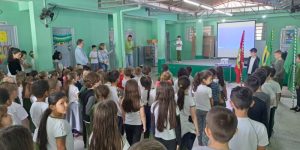 Homenagens cívicas preparadas pelas escolas têm início em Schroeder