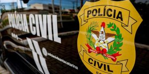 Schroeder: Dentista e auxiliar são suspeitos de fraudar ponto com dedo de silicone