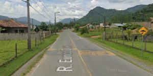 Tragédia no Rio da Luz: Prefeitura emite nota sobre falta de acostamento na Rua Eurico Duwe