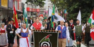 Desfile do Schützenbaum abre o calendário de eventos da Schützenfest 2026 hoje à noite