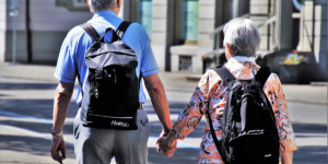 Moção apela por retomada do programa de “Auxílio Viagem” para idosos
